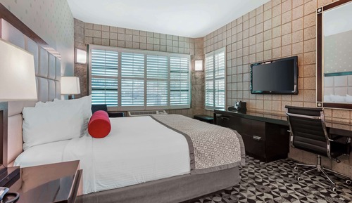 Standard Room, 1 King Bed, Non Smoking, Jetted Tub