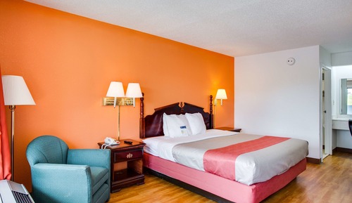 Standard Room, 1 King Bed, Accessible, Non Smoking