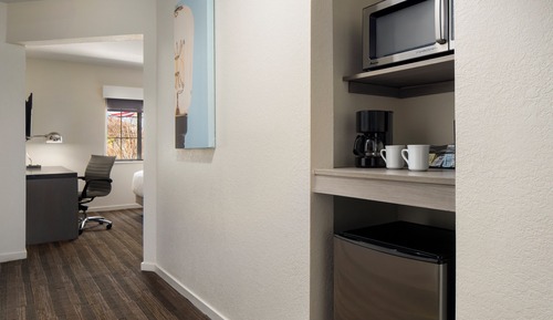 Room, 1 Queen Bed, Accessible (Shower)