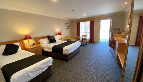 Executive Suite, Multiple Beds, Non Smoking, Kitchenette (with Sofabed)