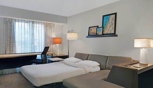 Studio, 1 King Bed with Sofa bed (Mobility/Hearing Accessible, Tub)