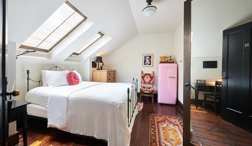 Deluxe Room, 1 Queen Bed (Studio (ST))