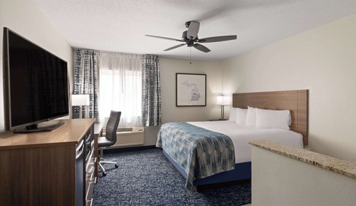 Studio Suite, 1 King Bed (Jacuzzi Tub)