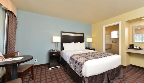 Standard Room, 1 Queen Bed, Accessible