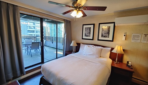  Penthouse Apartment with Patio, Harbour & City view