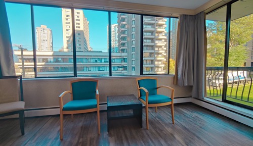 Two Queen Bed Apartment with Balcony