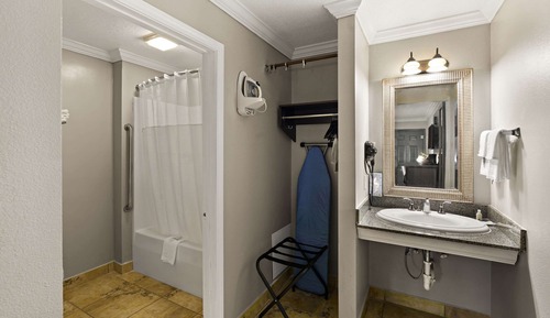 Room, 1 King Bed, Accessible, Smoking
