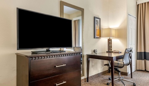 Suite, 2 Queen Beds, Accessible (Accessible Tub)