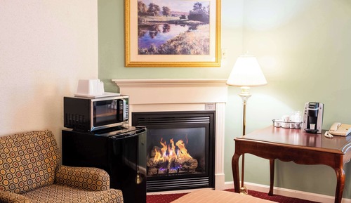 Deluxe Room, 2 Queen Beds, Fireplace