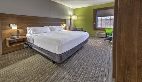 Standard Room, 1 King Bed, Accessible (Mobility, Roll-In Shower)