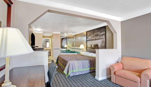 Deluxe Studio Suite, 1 King Bed, Non Smoking