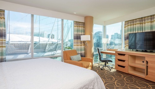 Room, 1 King Bed, Corner