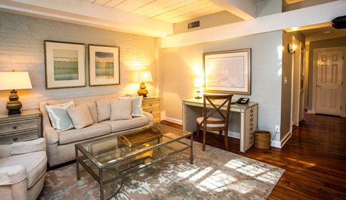 Suite, 1 Queen Bed (Street View) - Stair Access Only