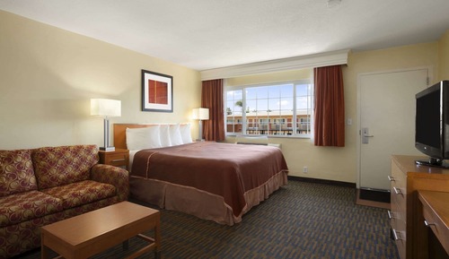 Business Room, 1 King Bed with Sofa bed, Non Smoking, Refrigerator & Microwave