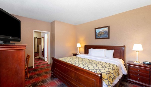 Suite, 1 King Bed, Non Smoking (One-Bedroom)