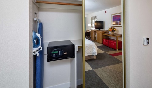 One King Bed, Non-Smoking, Accessible