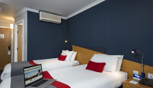 Standard Room, 2 Twin Beds (with Free Hot Breakfast)