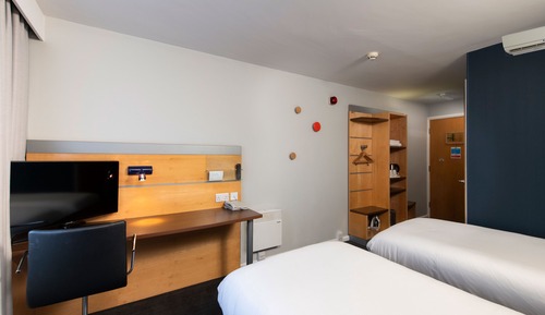 Standard Room, 2 Twin Beds, Accessible (with Free Hot Breakfast)