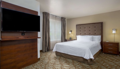 Suite, 1 Queen Bed, Accessible, Bathtub (Mobility & Hearing, Nonsmoking)