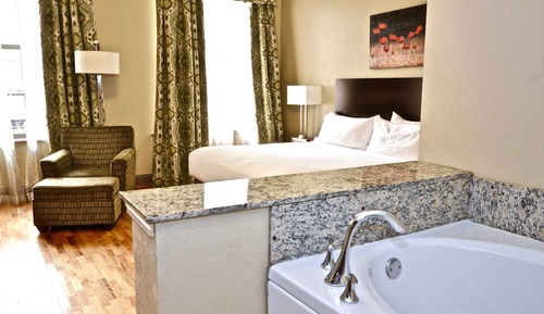 Standard Room, 1 King Bed, Jetted Tub, City View