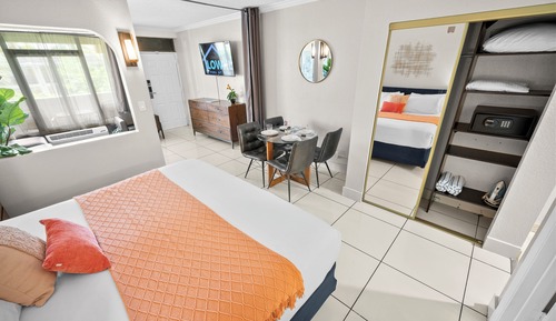 Junior Suite King w/ Kitchenette & Sofa Bed