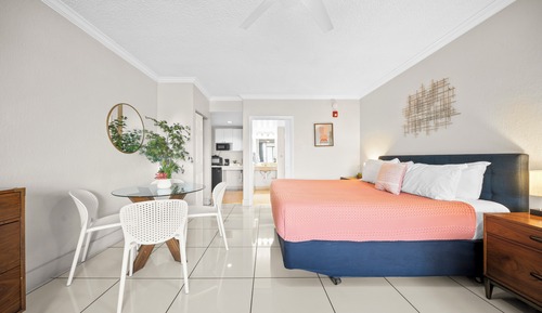 Junior Suite Accessible King w/ Kitchenette & Sofa Bed