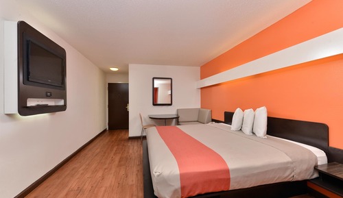 Deluxe Suite, 1 King Bed, Accessible, Non Smoking