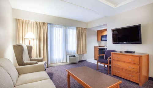 Deluxe Studio Suite, 1 King Bed, Non Smoking, Hot Tub