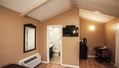 Deluxe Room, 1 Queen Bed