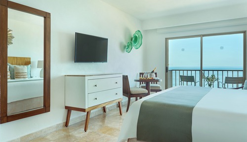 Deluxe Room King Bed