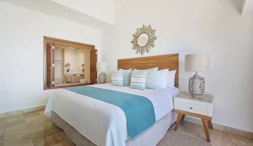 Deluxe Room Oceanfront with Jacuzzi