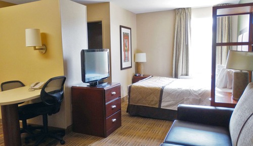 Deluxe Studio, 1 Queen Bed with Sofa bed, Accessible, Non Smoking