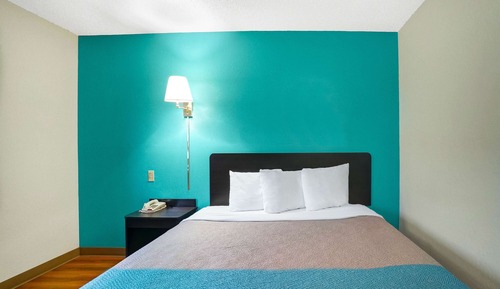 Deluxe Room, 1 King Bed, Non Smoking, Refrigerator & Microwave