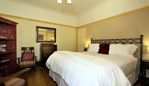 Room, 1King Bed, Fireplace (The Oak Room)