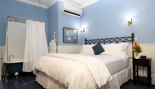 Room, 1 King Bed, Fireplace (Kirtley's Retreat)
