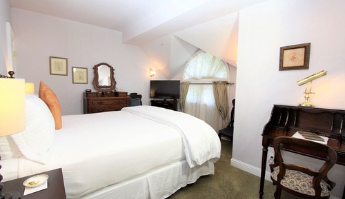 Room, 1 King Bed, Fireplace (Gable Room)