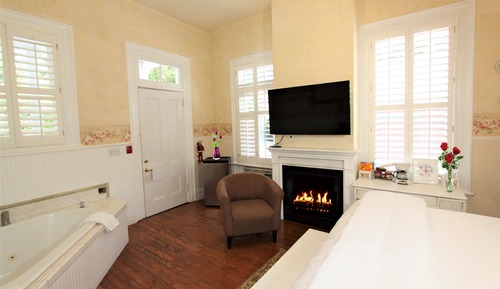 Room, 1 King Bed, Fireplace, Garden View (Angelina's Garden Room)