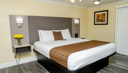 Standard Room, 1 King Bed