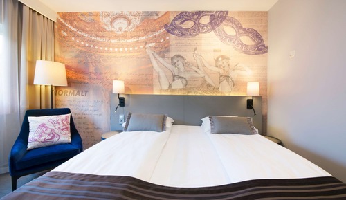 Standard Room, 1 Queen Bed