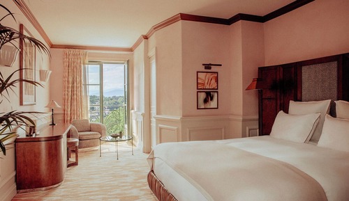 Room, Garden View