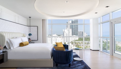 The Ritz-Carlton Suite