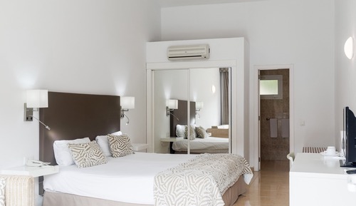 Junior Suite, Pool View (2 Adults)