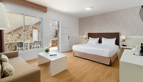 Room (3 Adults)
