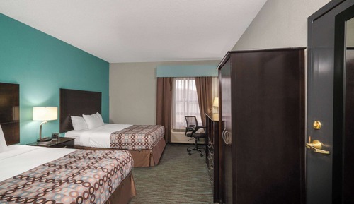 Family Suite, 2 Queen Beds, Non Smoking