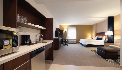 Studio, 1 King Bed, Accessible