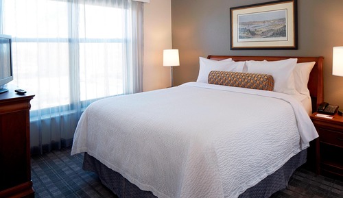 Suite, 1 Bedroom (Mobility/Hearing Access, Roll-In Shwr)