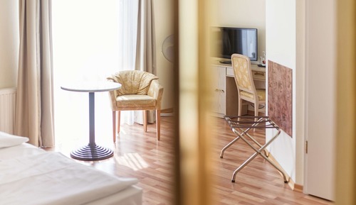 Standard Room, 1 Double Bed, Bathtub (17SQM, Free WiFi)