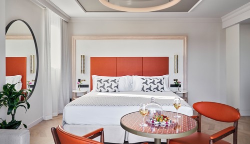 Deluxe Room, Hot Tub