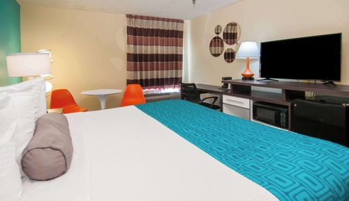 Room, 1 King Bed, Accessible, Non Smoking (Mobility Accessible)