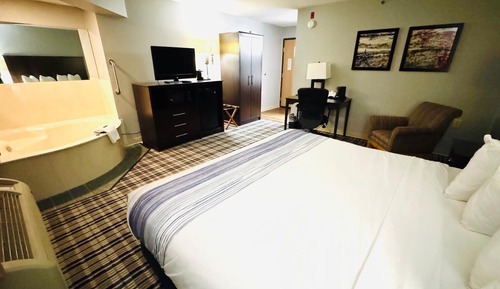 Deluxe Studio Suite, 1 King Bed, Non Smoking